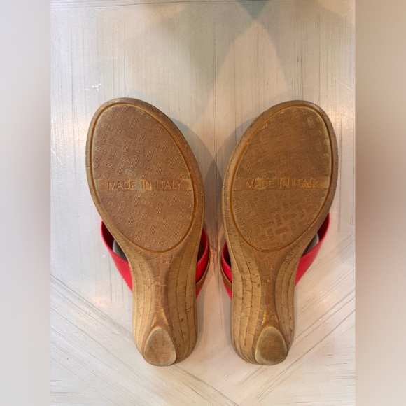 Italian Shoemakers Coral & Gold Thong Wedge Sandals – Women’s Size 8 - Picture 13 of 14
